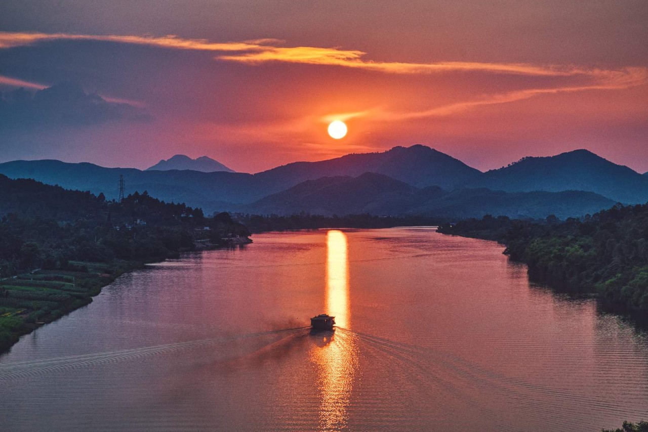 DÒNG SÔNG NHỎ